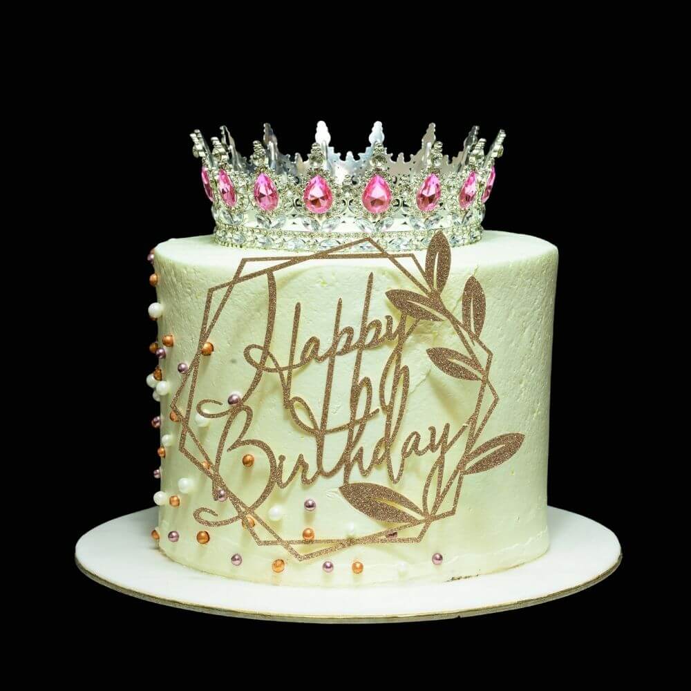 koronás gyöngyös fehér torta