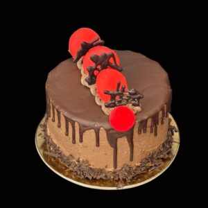 Maszáj csoki torta piros dísszel
